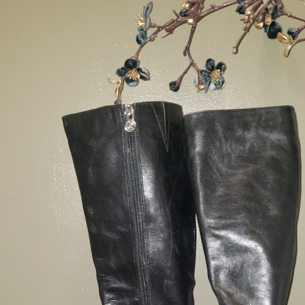 Boots - Picture 2 of 3